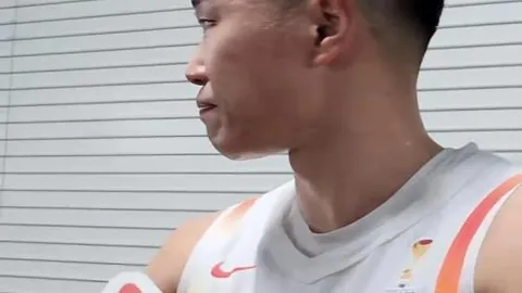 库裡战绩辉煌10胜2负：迎战联盟挑战，全力备战，新征程即将开启。